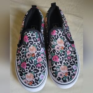 Vans Women's Floral Leopard Slip-On Shoes - Reposhing: they’re too big for me.